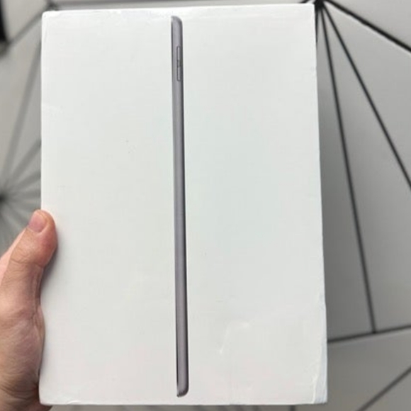 *IPad 9th Generation* (64gb) New in Box - Picture 9 of 11